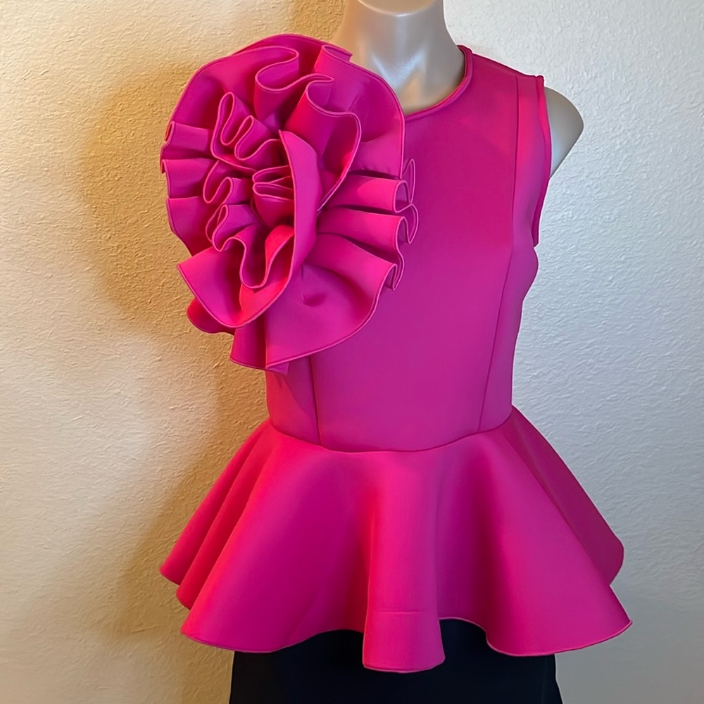 Pink sleeveless hi-low peplum with big flower top. Scuba material. Size small